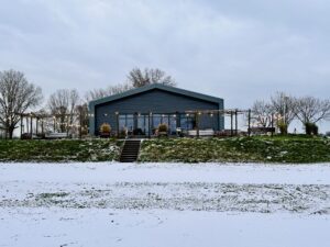 Winterborrel aan het water